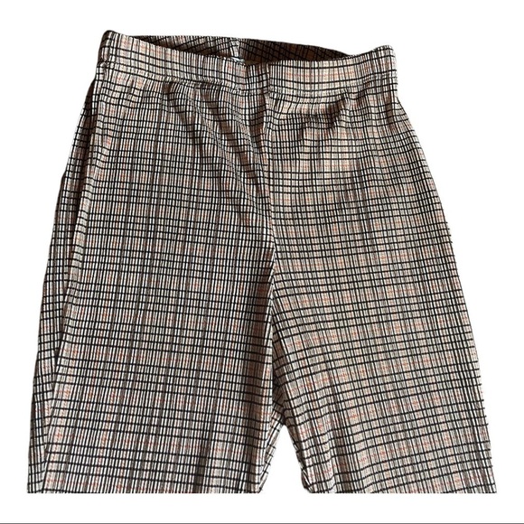 ASOS Design Topshop Petite plisse flared pant in check print - Picture 6 of 12